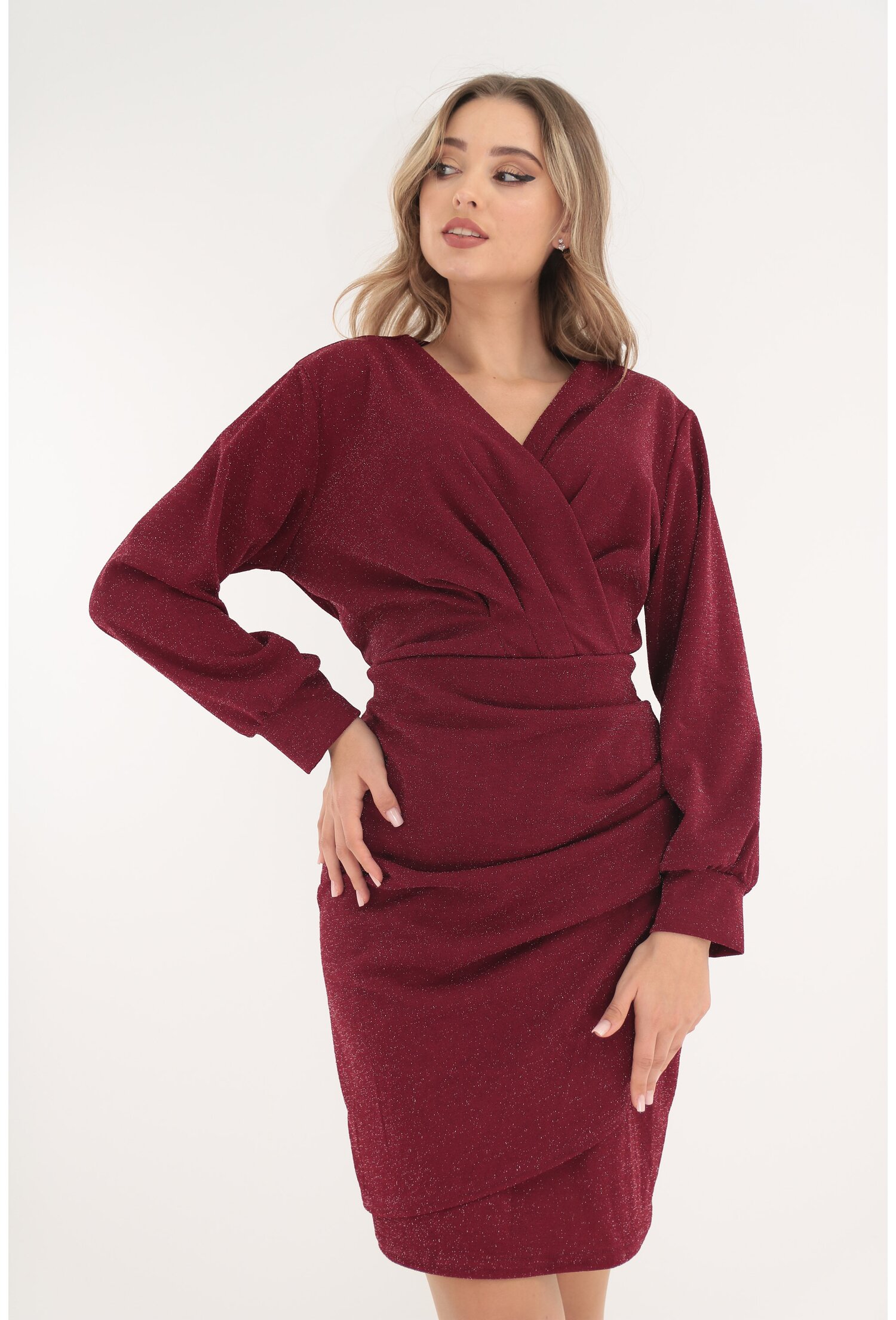 Rochie bordo din lurex cu fronseuri si decolteu parte peste parte