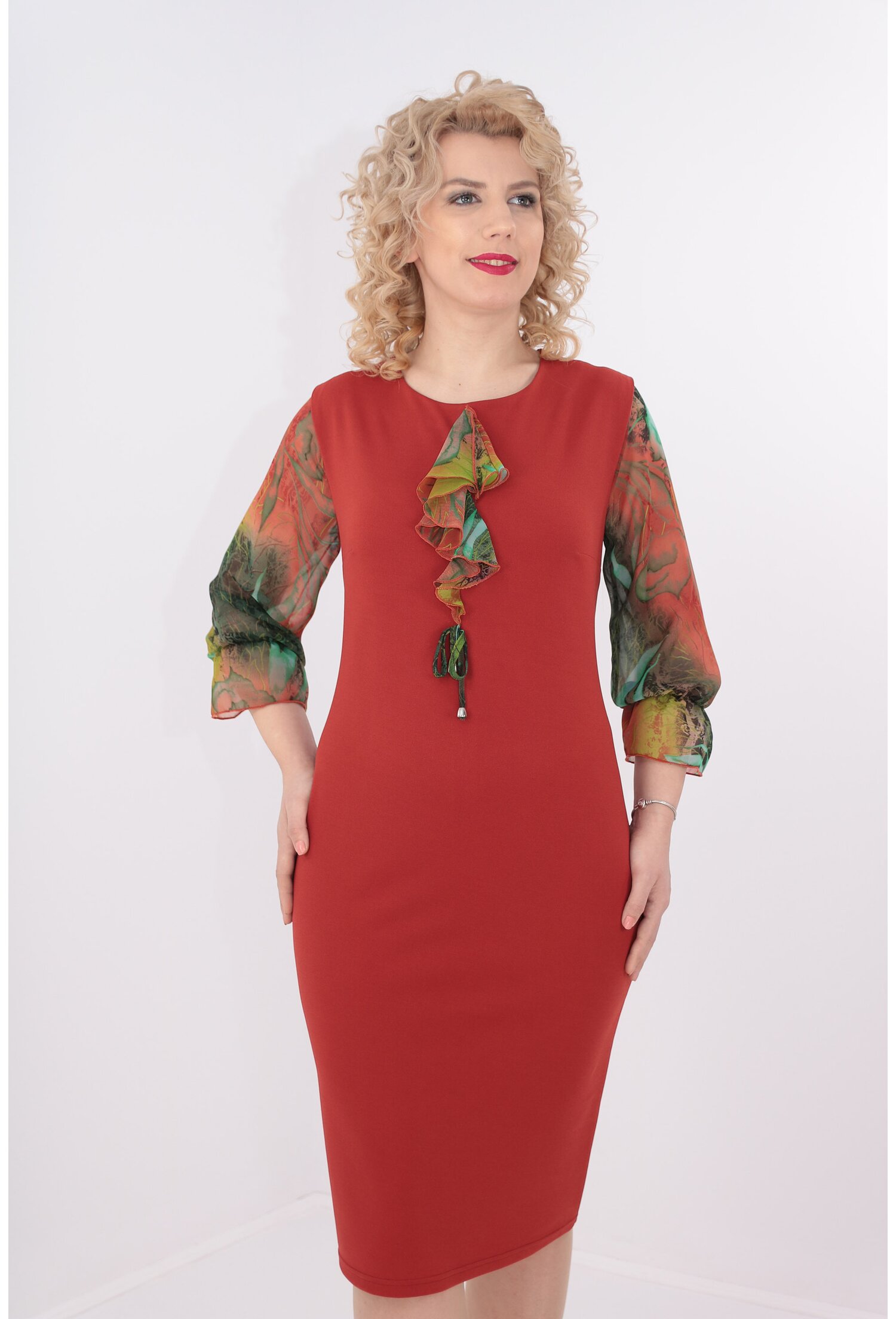 Rochie caramizie cu maneci din voal cu print multicolor
