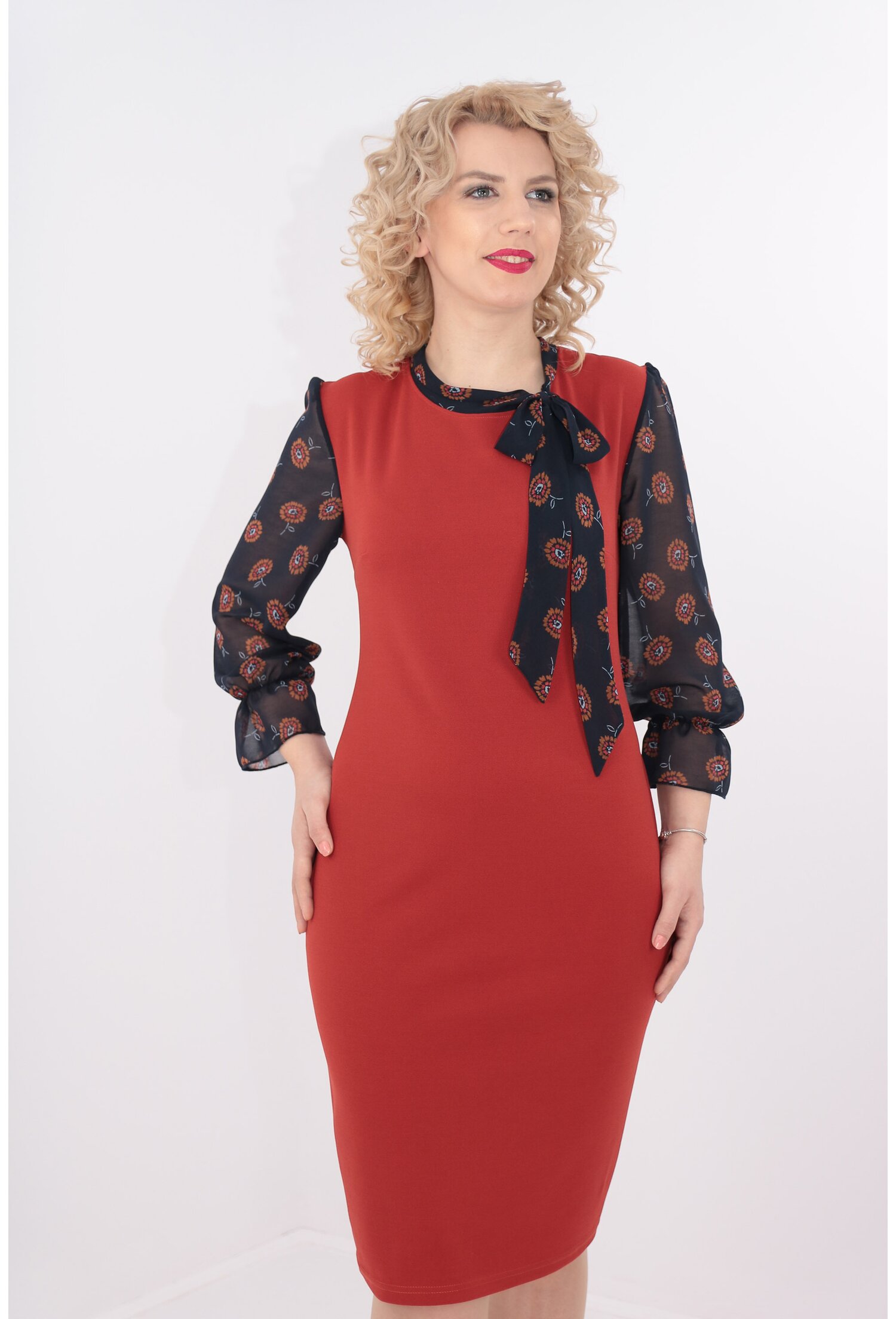 Rochie caramizie cu maneci si esarfa din voal bleumarin