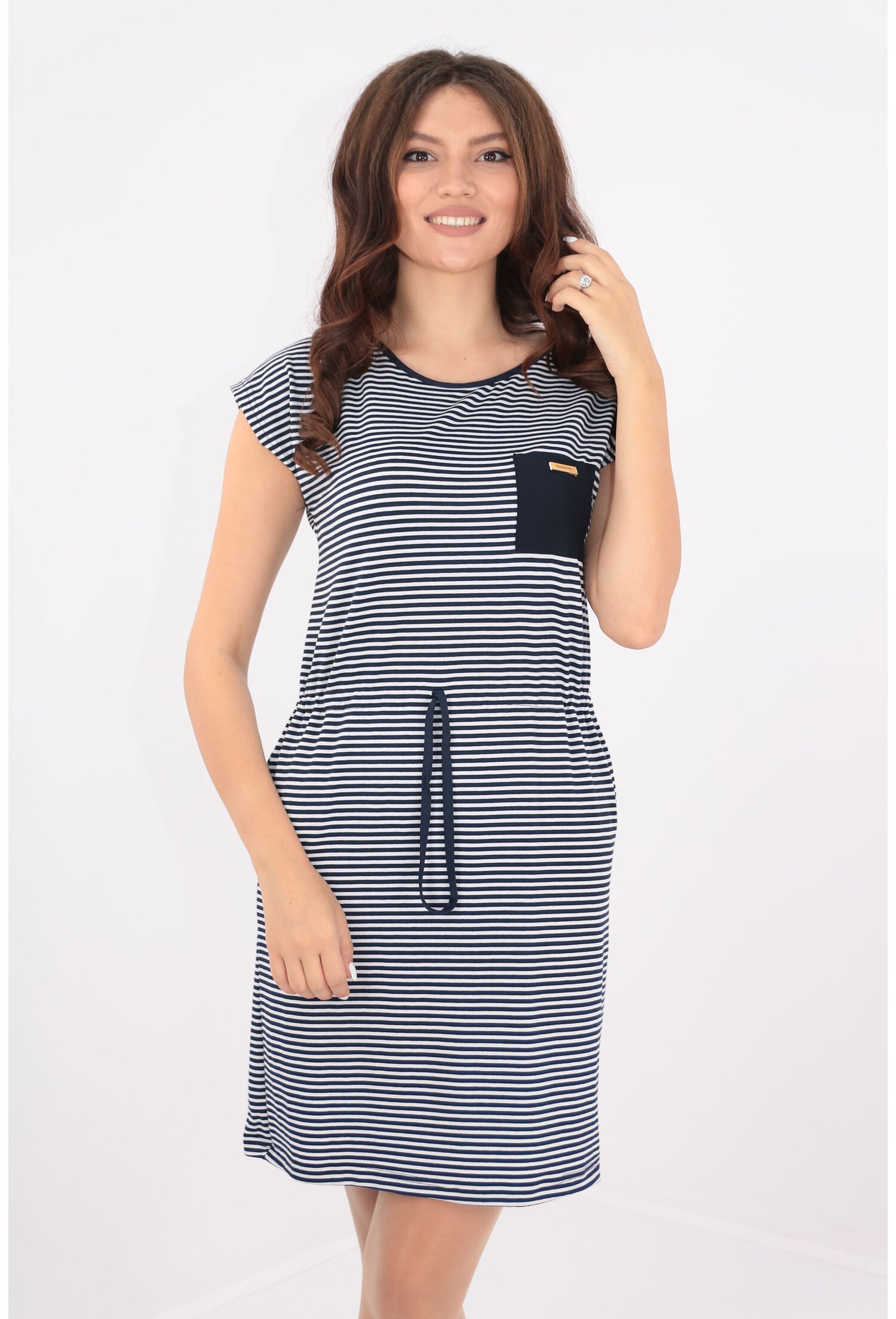 Rochie casual alba cu dungi inguste si buzunar bleumarin