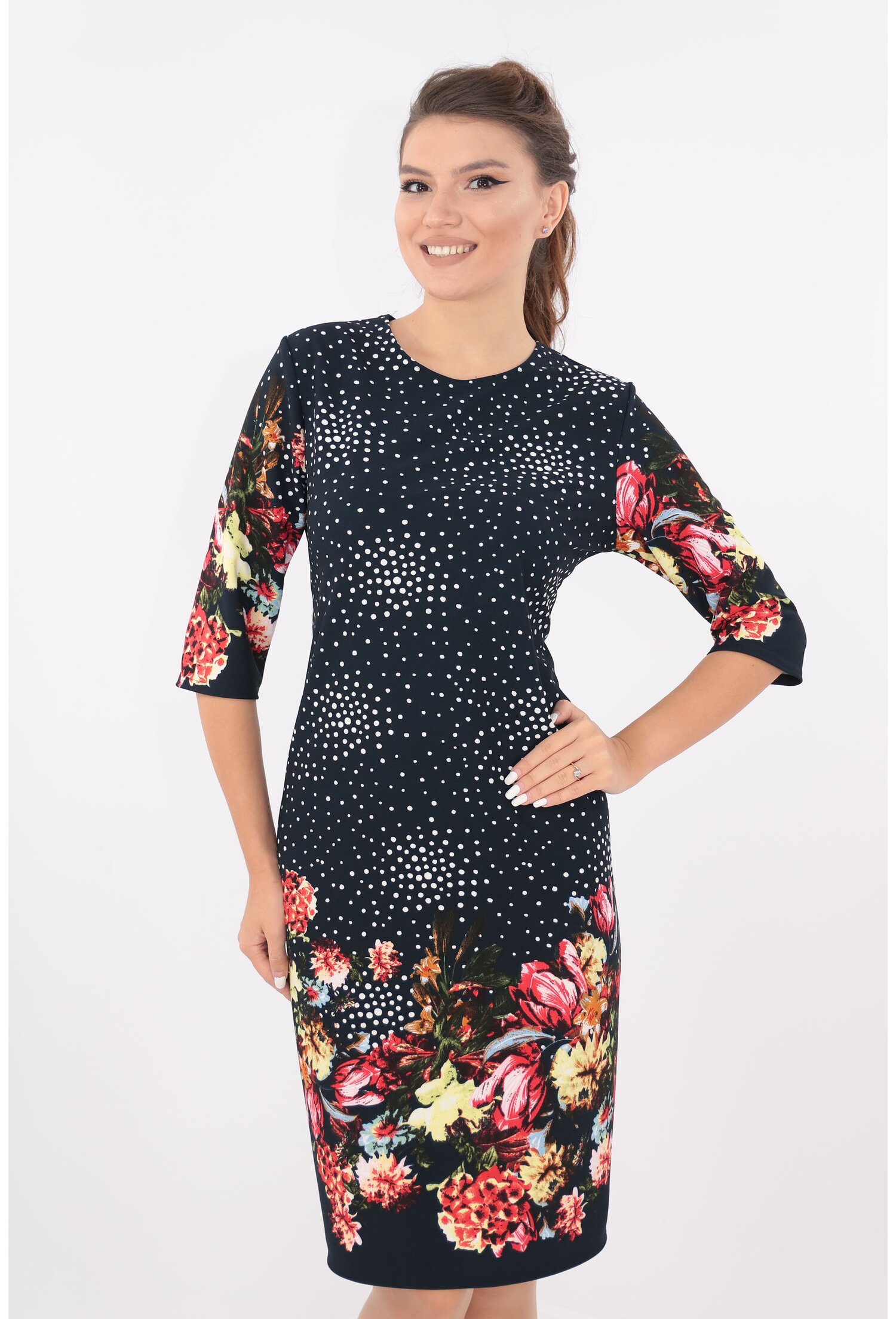 Rochie casual neagra cu bordura florala rosie