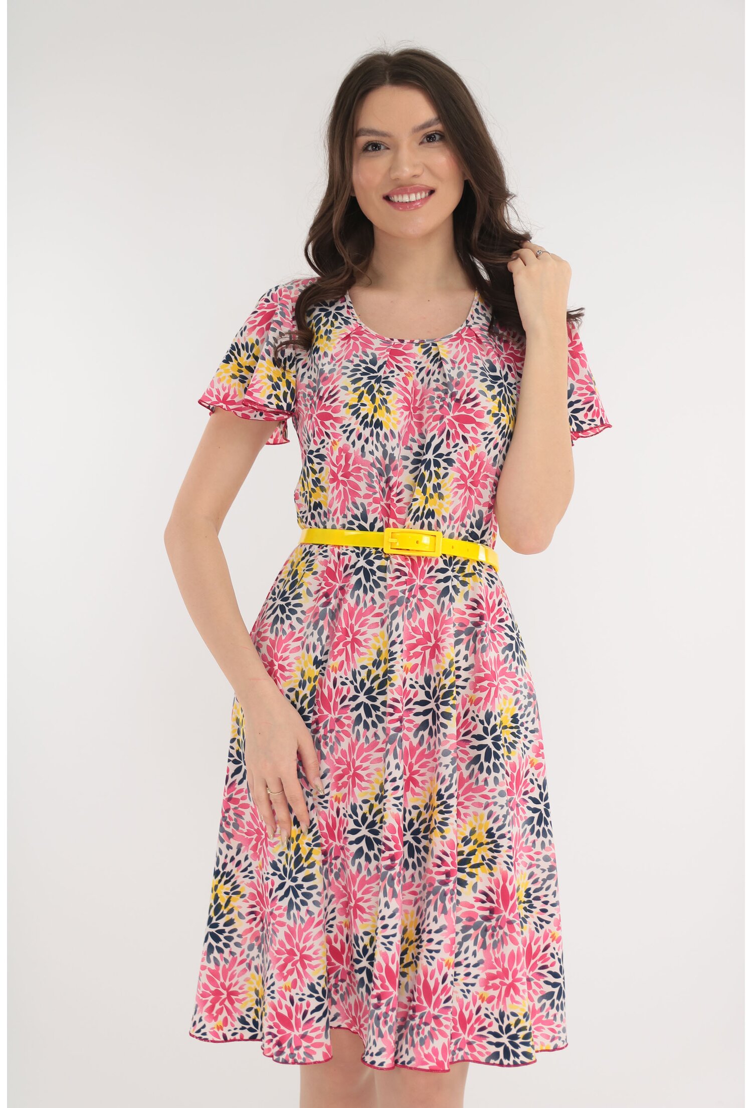 Rochie clos cu print floral galben-roz si curea galbena