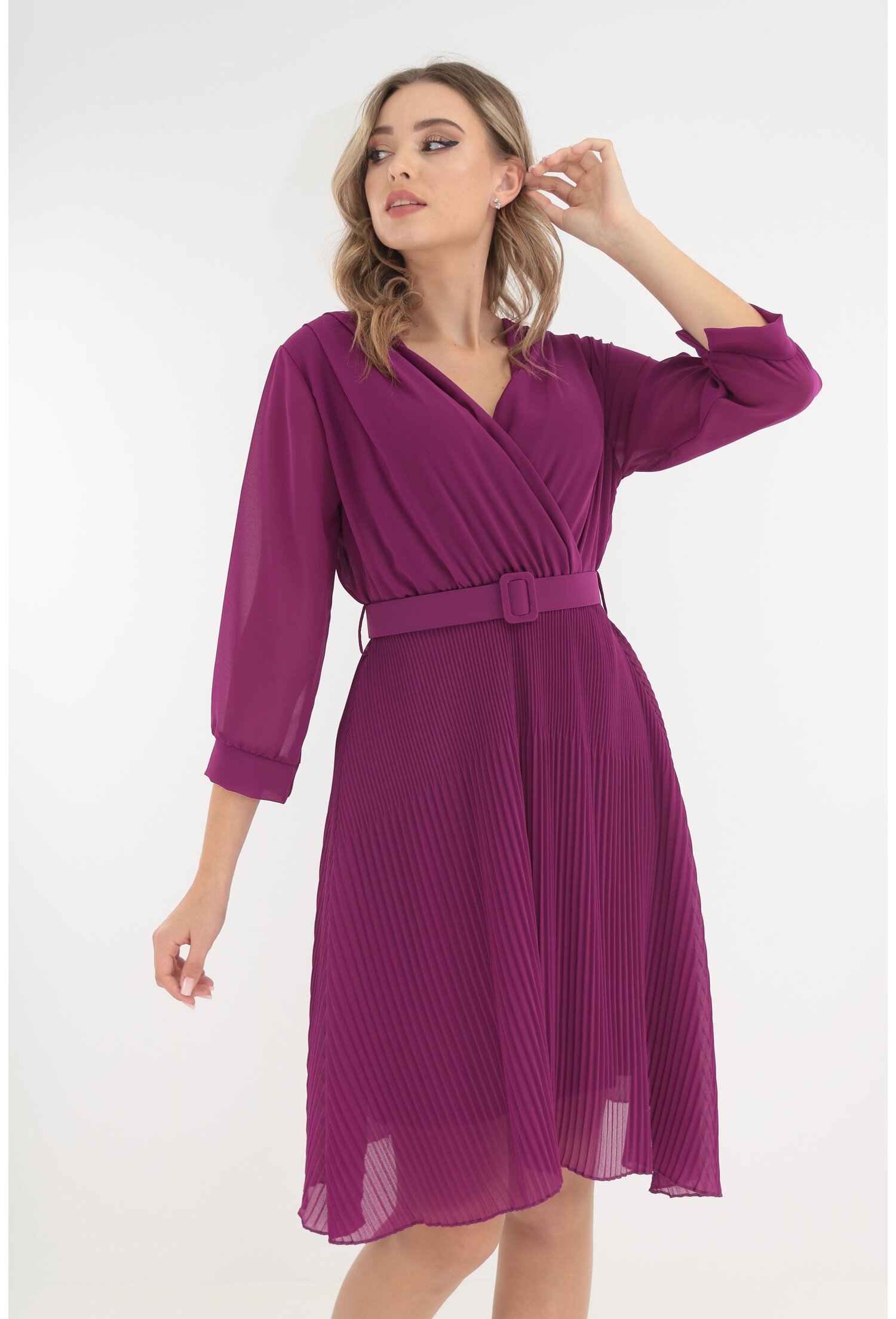 Poze Rochie clos magenta cu fusta plisata si curea in talie