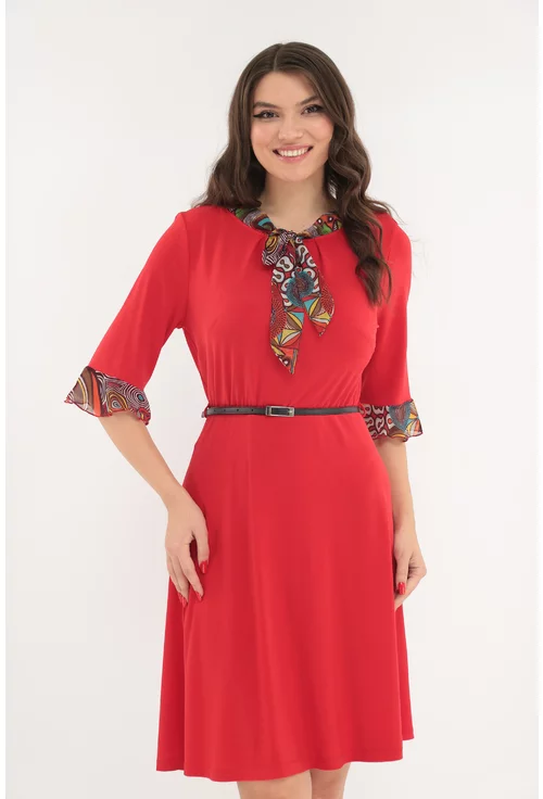 Rochie clos rosie cu esarfa din voal imprimat
