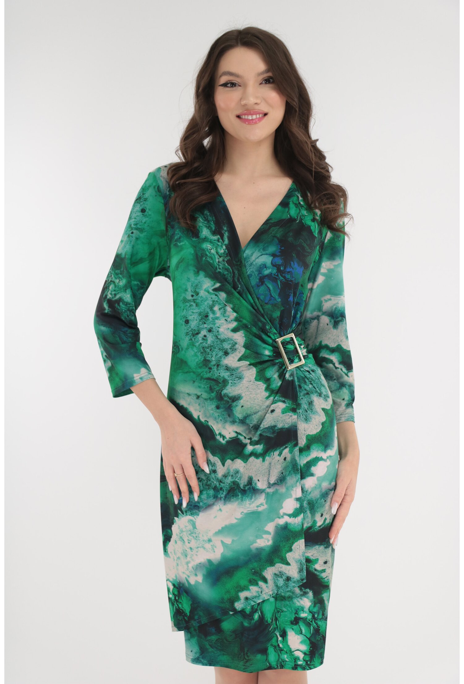 Rochie cocktail verde cu print abstract si accesoriu in talie