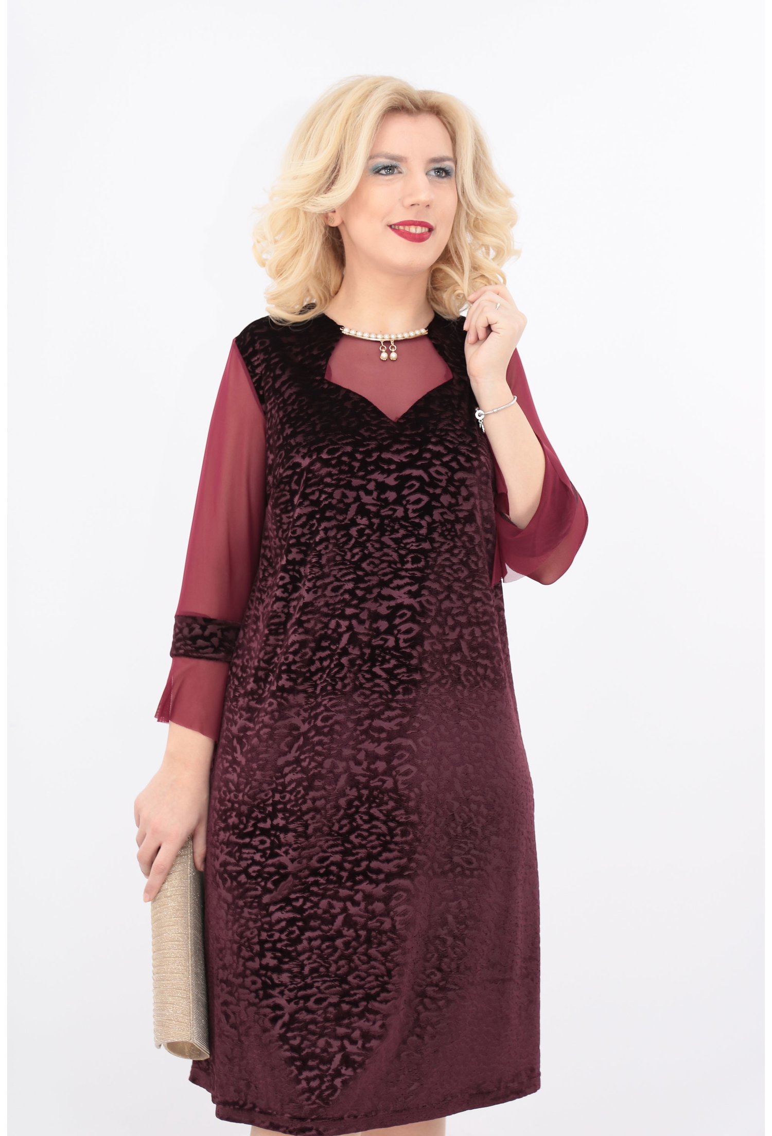 Rochie din catifea bordo cu perle