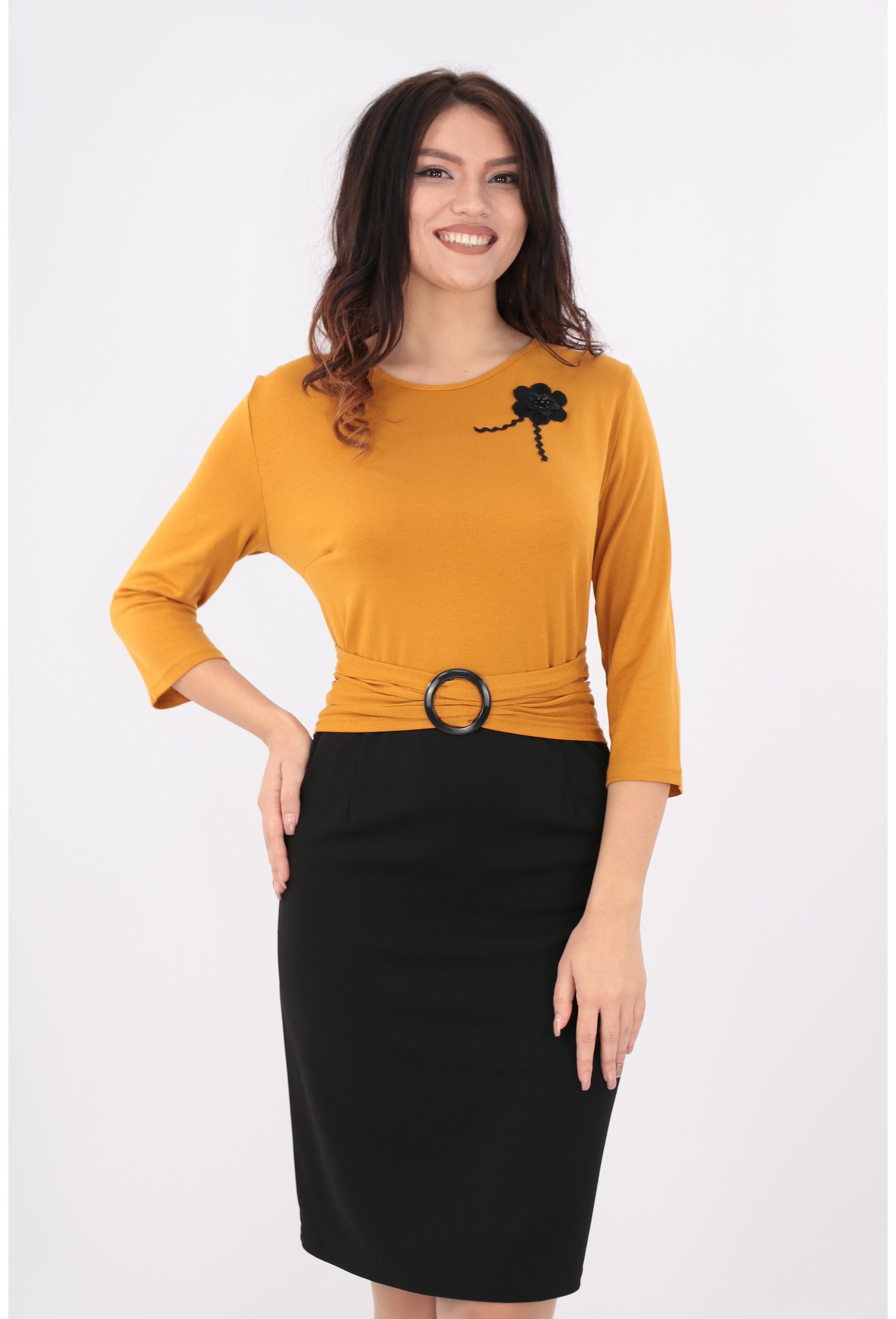 Rochie din jerse mustar cu cordon in talie