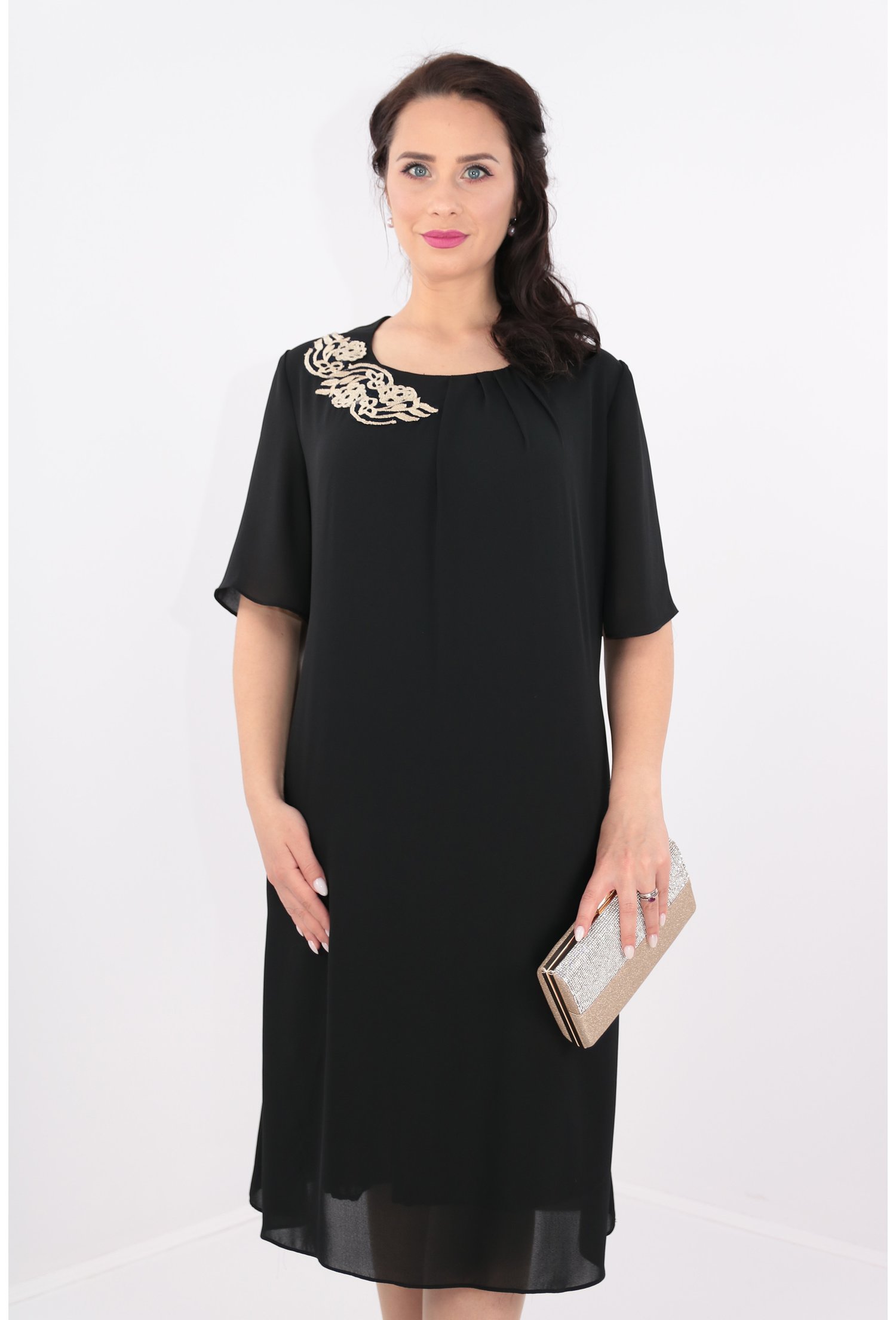 Rochie din voal negru cu broderie aurie
