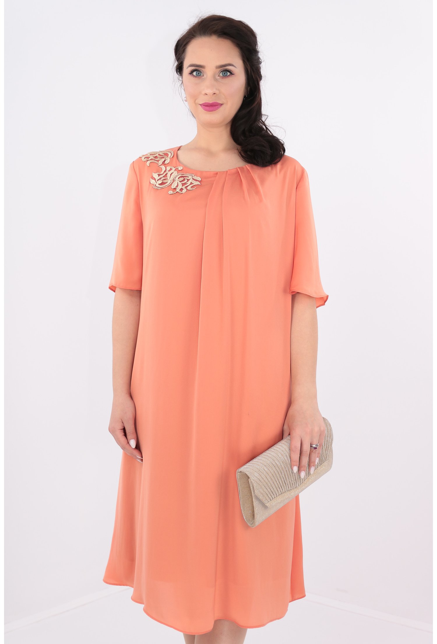 Rochie din voal roz-piersica cu broderie aurie