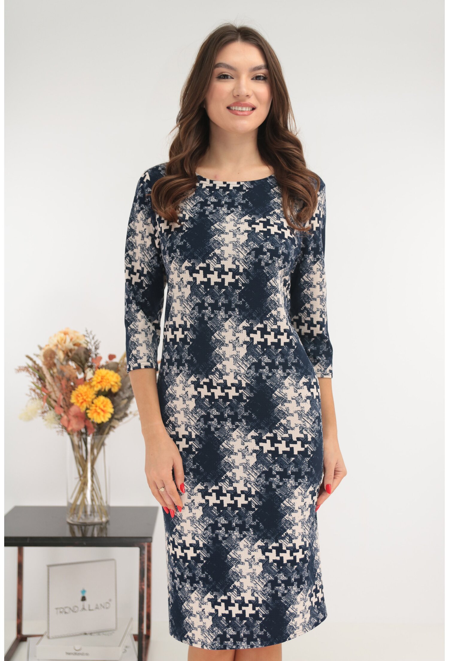 Rochie dreapta bleumarin cu print geometric alb