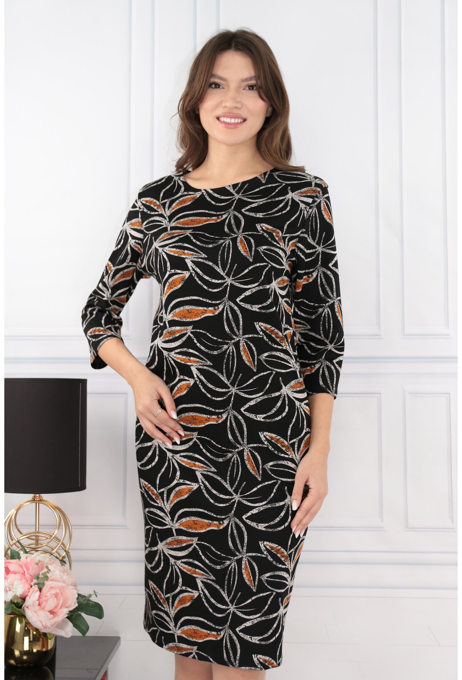 Rochie dreapta neagra cu model floral orange