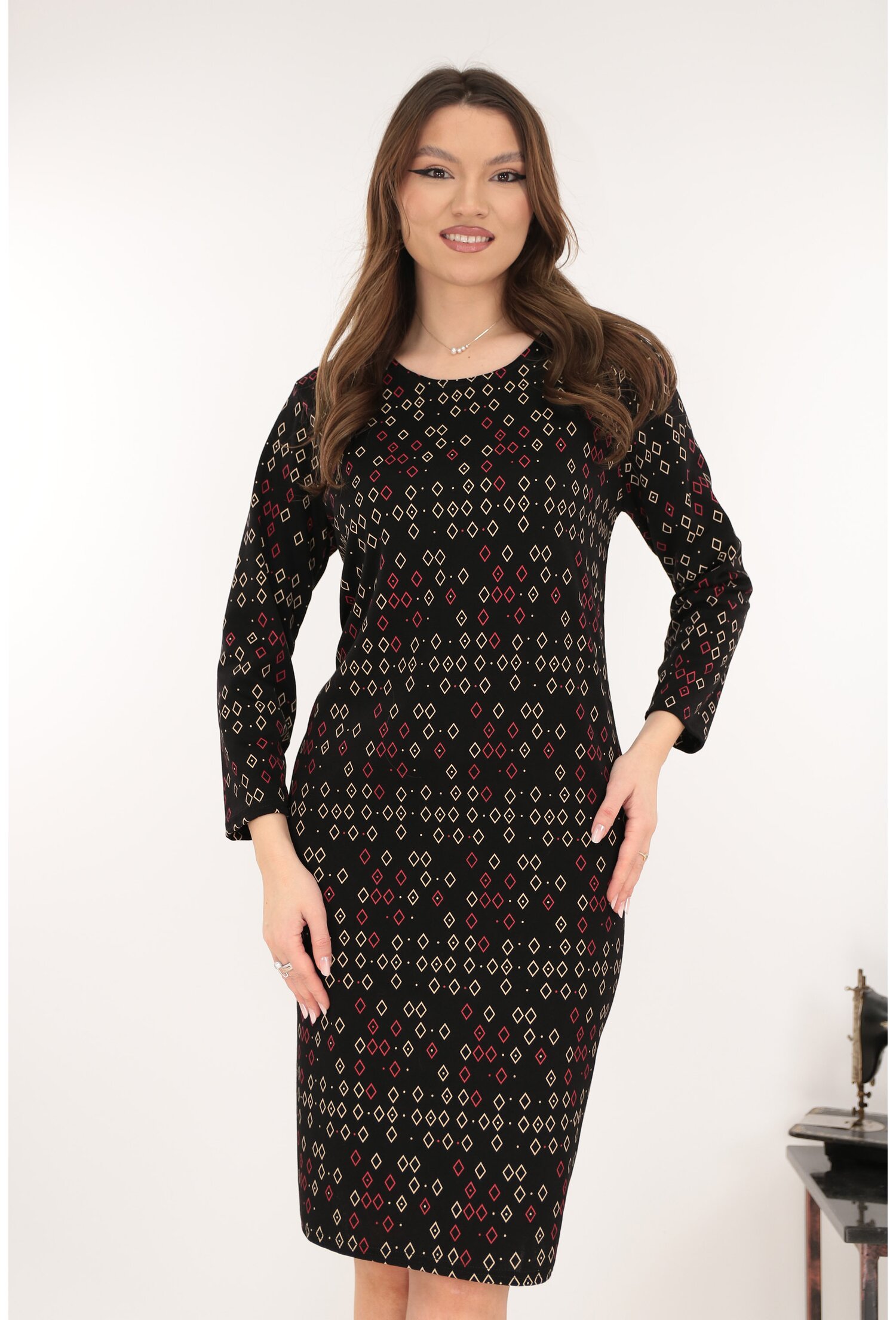 Rochie dreapta neagra cu romburi imprimate