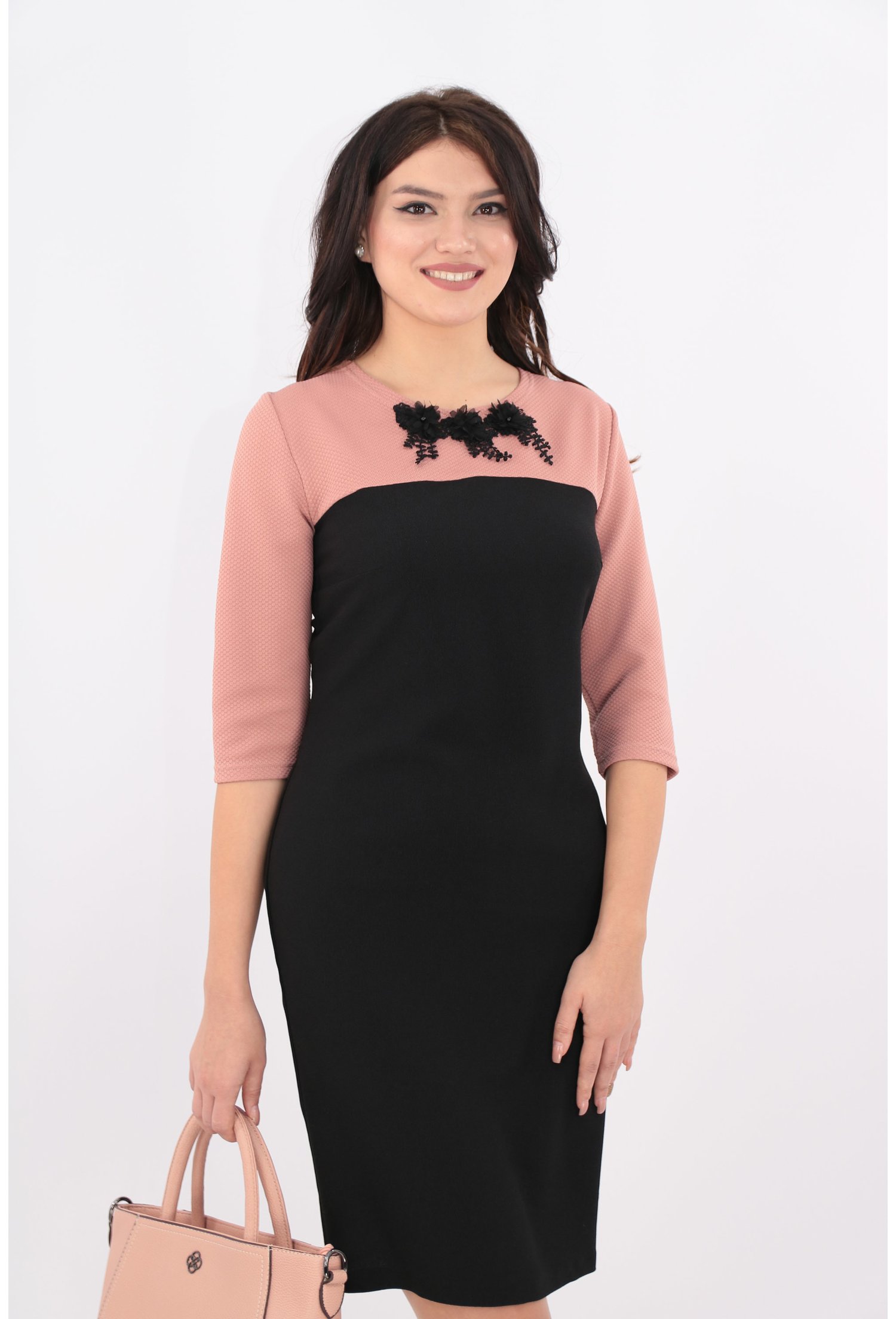 Rochie dreapta neagra si roz