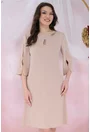 Rochie eleganta bej cu decupaj si accesoriu auriu la decolteu