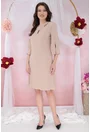 Rochie eleganta bej cu decupaj si accesoriu auriu la decolteu