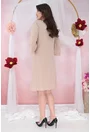 Rochie eleganta bej cu decupaj si accesoriu auriu la decolteu