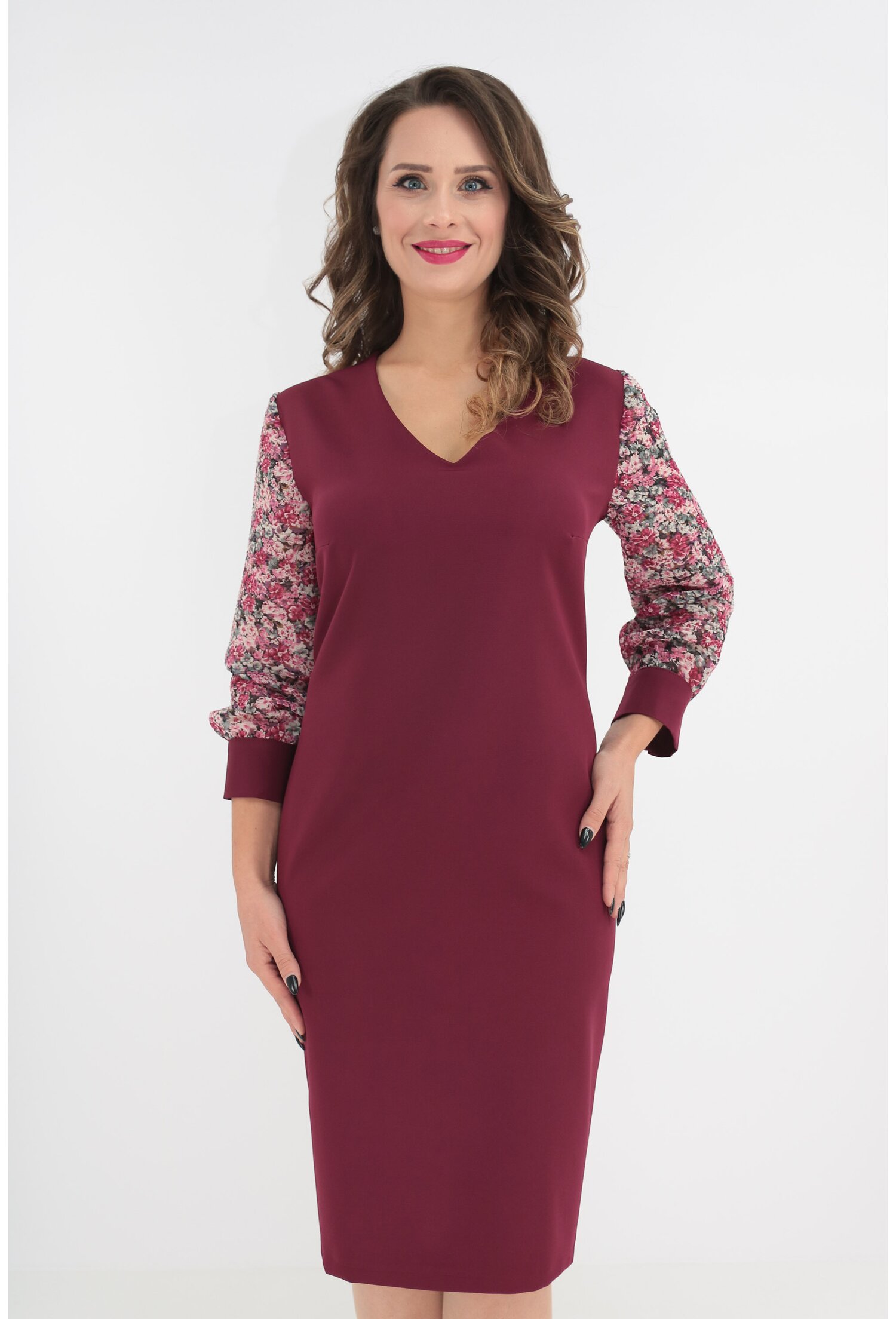 Rochie eleganta bordo cu maneci din voal plisat