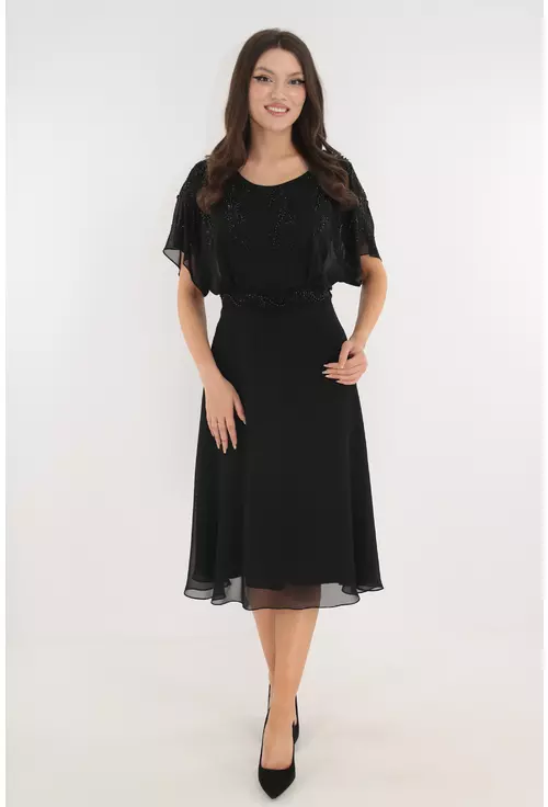 Rochie eleganta clos din voal negru accesorizat cu margele si strasuri