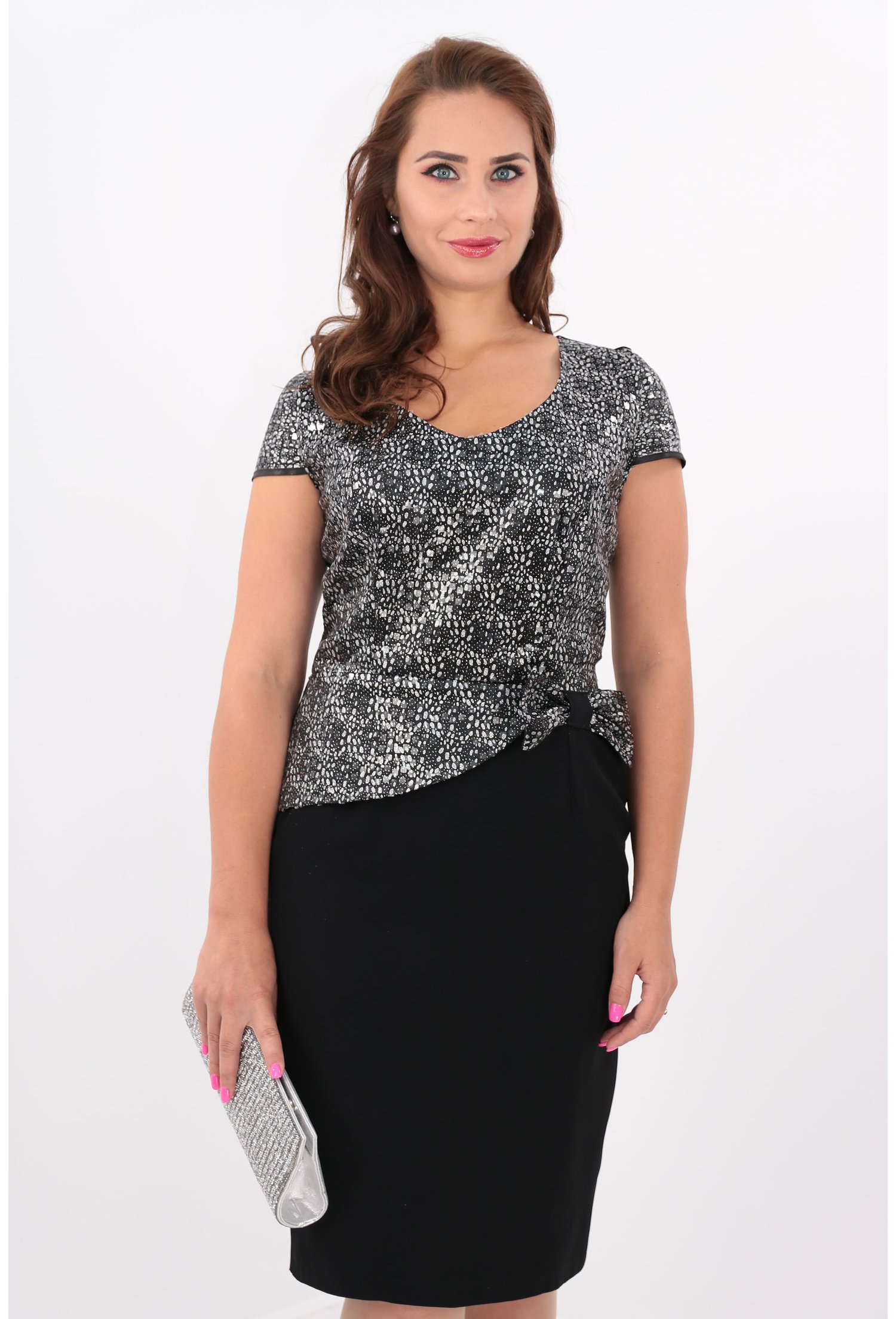 Rochie eleganta din stofa subtire neagra si paiete argintii