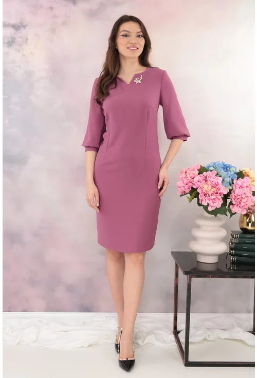 Rochie eleganta lila inchis accesorizata cu brosa
