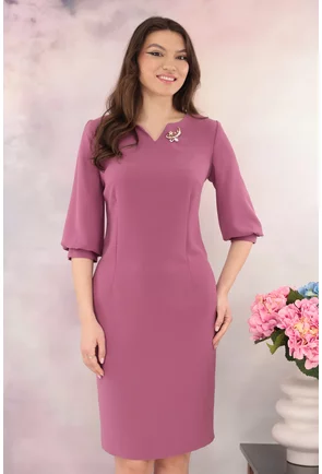 Rochie eleganta lila inchis accesorizata cu brosa