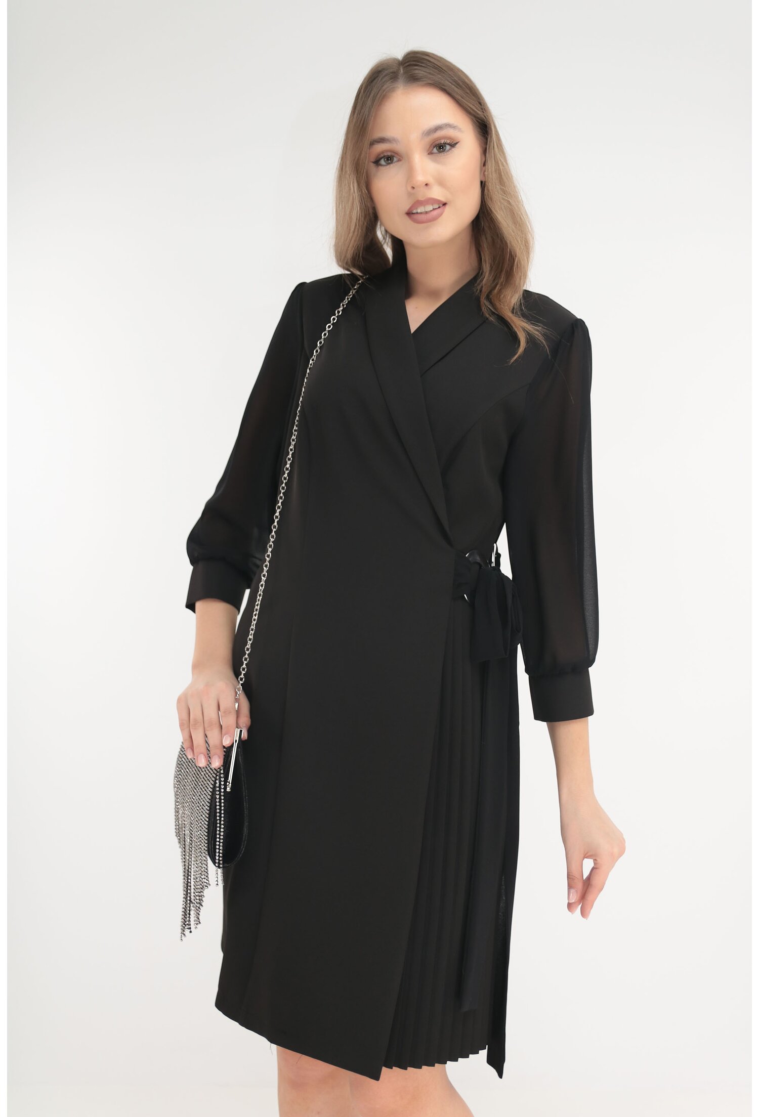 Rochie eleganta neagra cu rever si pliuri