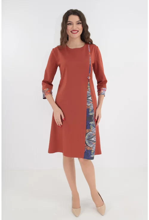 Rochie evazata caramizie cu garnituri multicolore