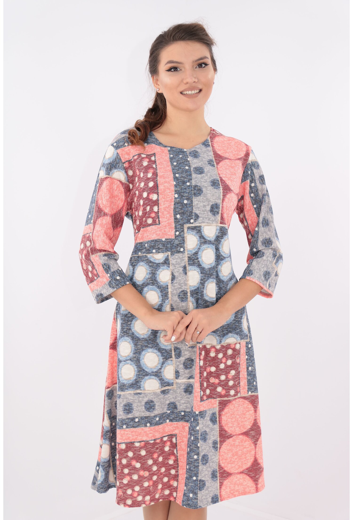 Rochie evazata cu carouri si buline roz si bleu