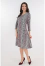 Rochie evazata cu print geometric rosu-gri