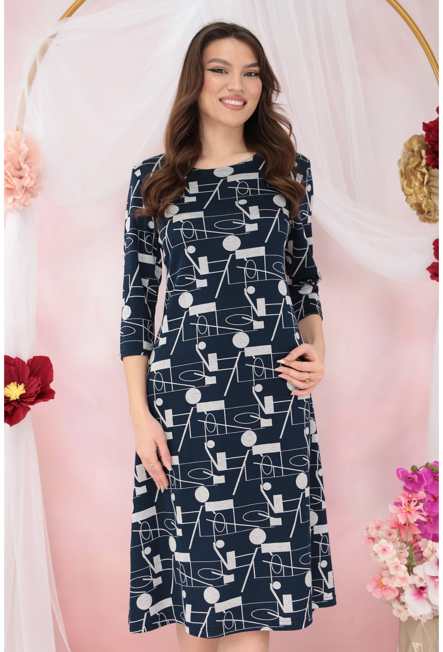 Rochie evazata din jerse bleumarin cu print abstract gri