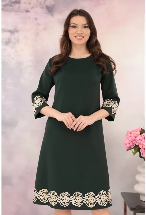 Rochie evazata din stofa verde cu broderie florala bej