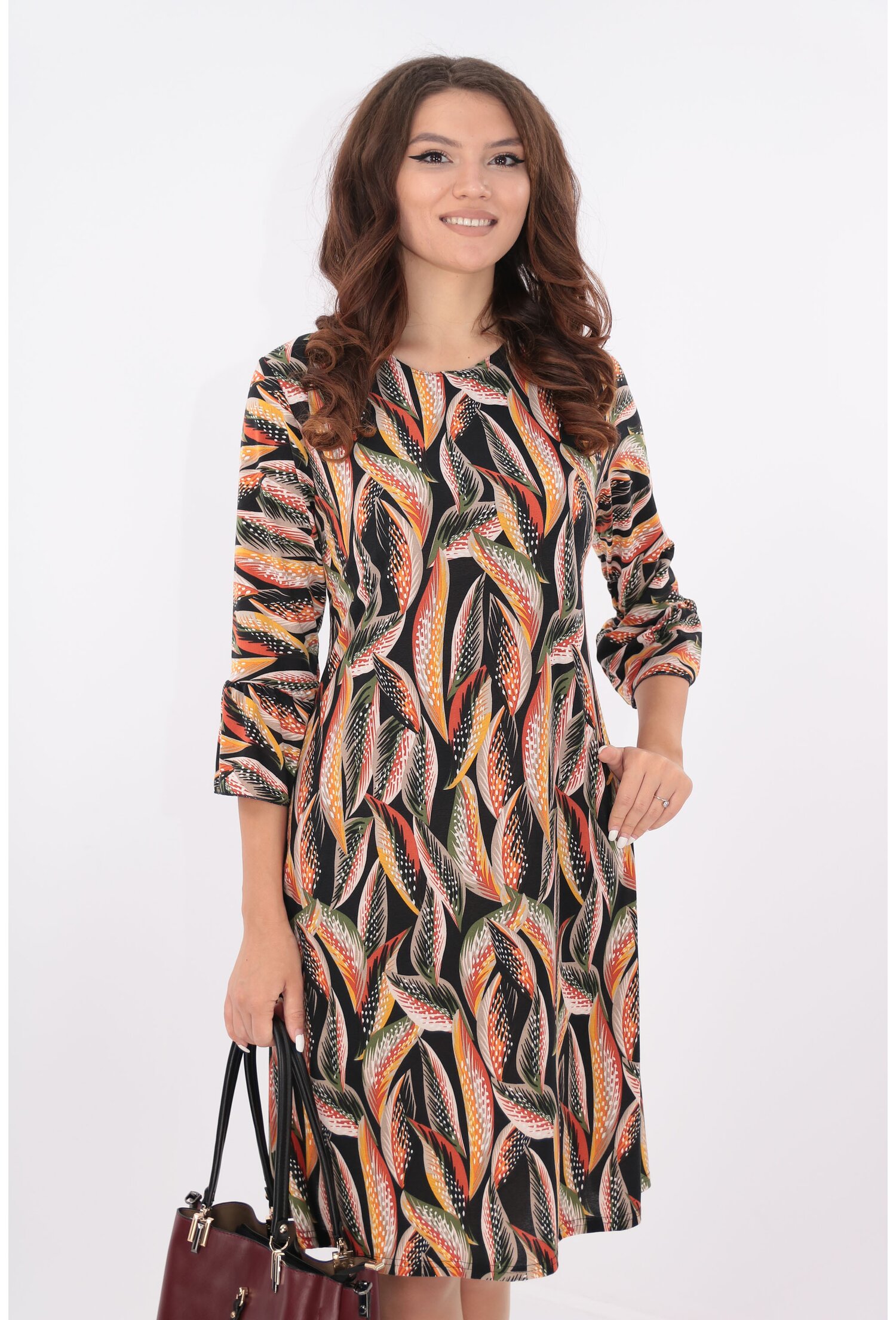 Rochie evazata neagra cu frunze multicolore