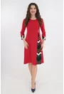 Rochie evazata rosie cu garnituri geometrice