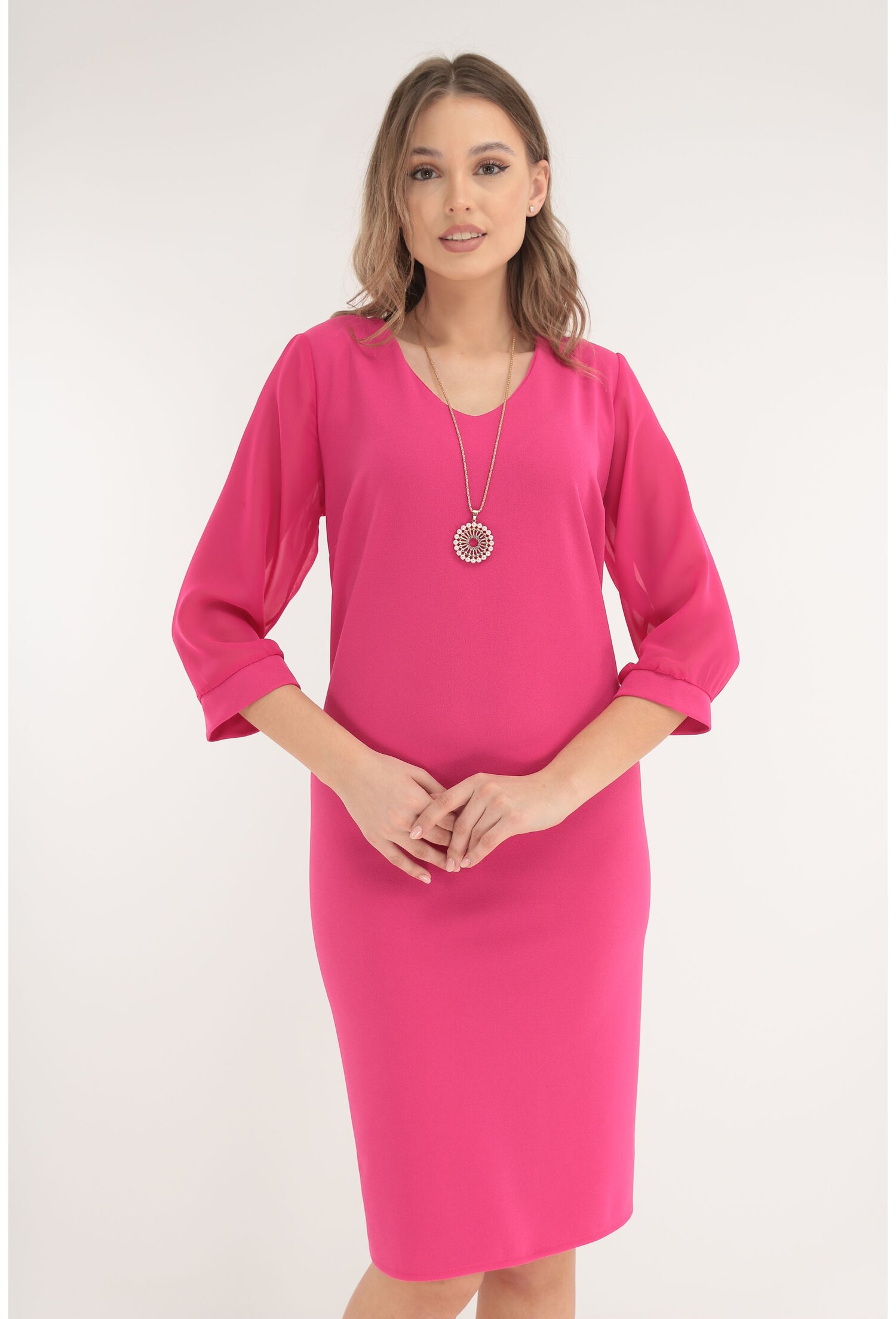 Rochie fucsia cu maneci din voal si lantisor