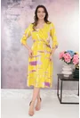 Rochie galbena cu print abstract roz si decolteu parte peste parte