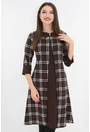Rochie in carouri maxi cu insertii maro si aspect suprapus
