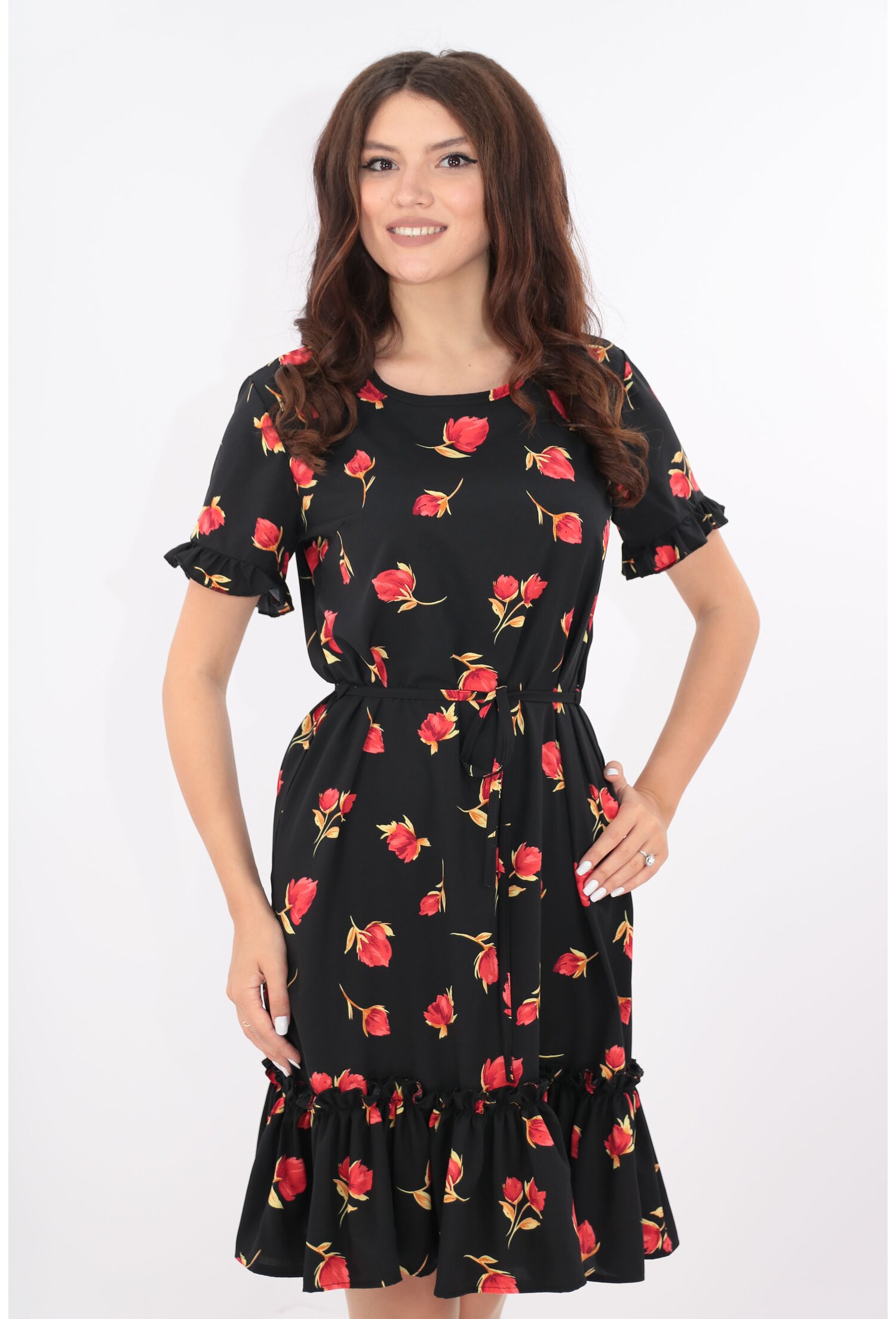 Rochie lejera neagra cu cordon in talie si flori rosii