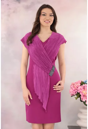 Rochie magenta de ocazie cu esarfa din voal plisat