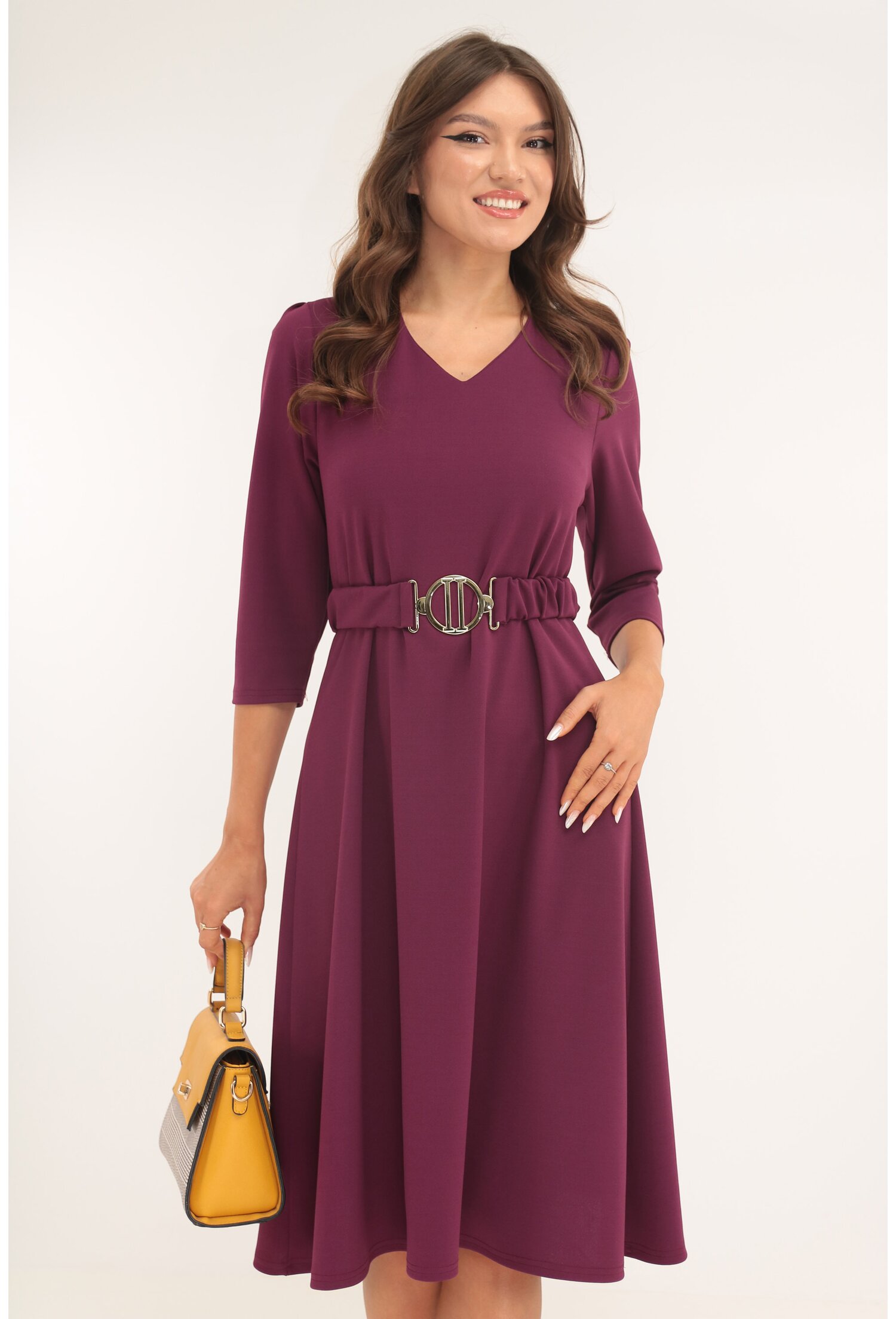 Rochie midi evazata magenta cu o curea in talie