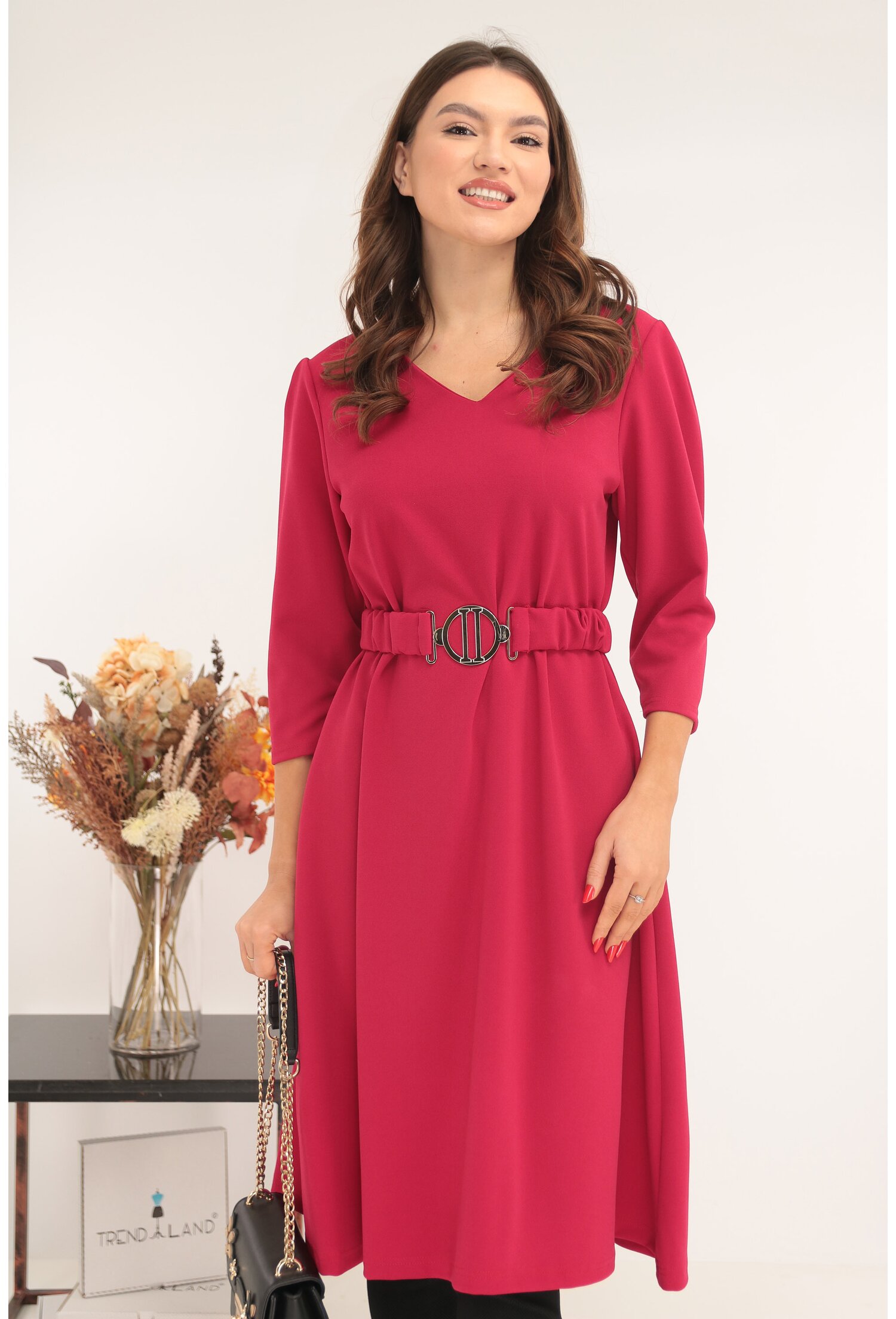 Rochie midi evazata roz-grenadine cu o curea in talie