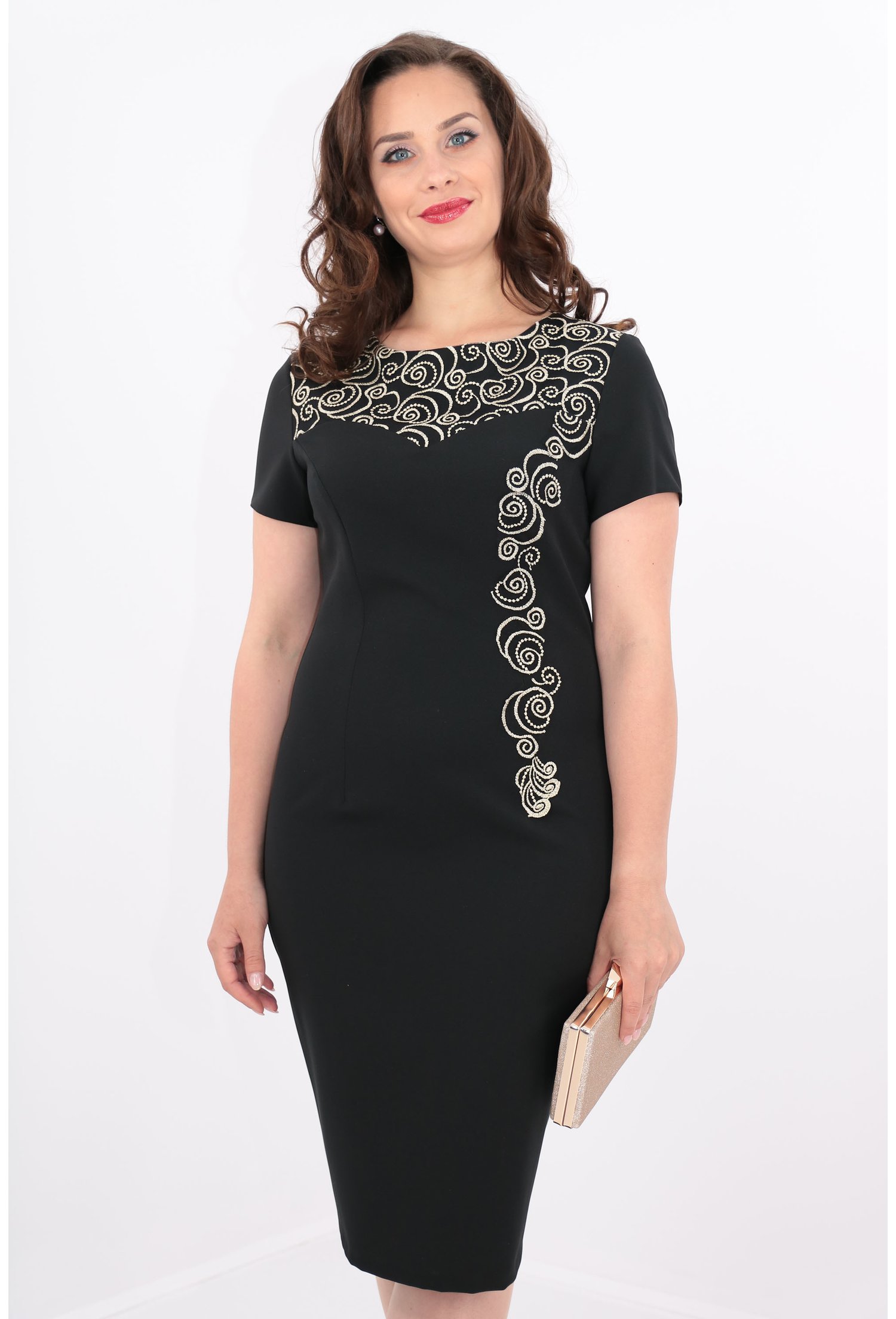 Rochie neagra cambrata cu broderie aurie