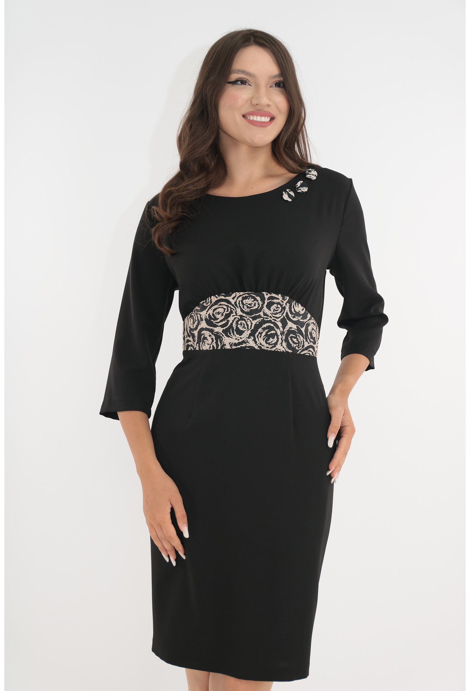 Rochie neagra cu insertii din brocart crem in talie