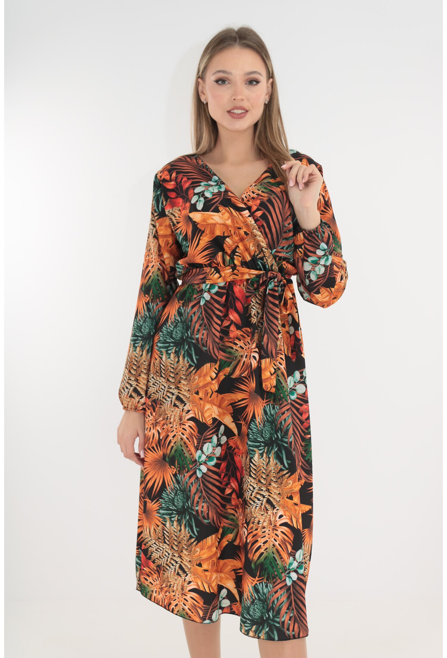 Rochie neagra cu print floral orange si decolteu parte peste parte