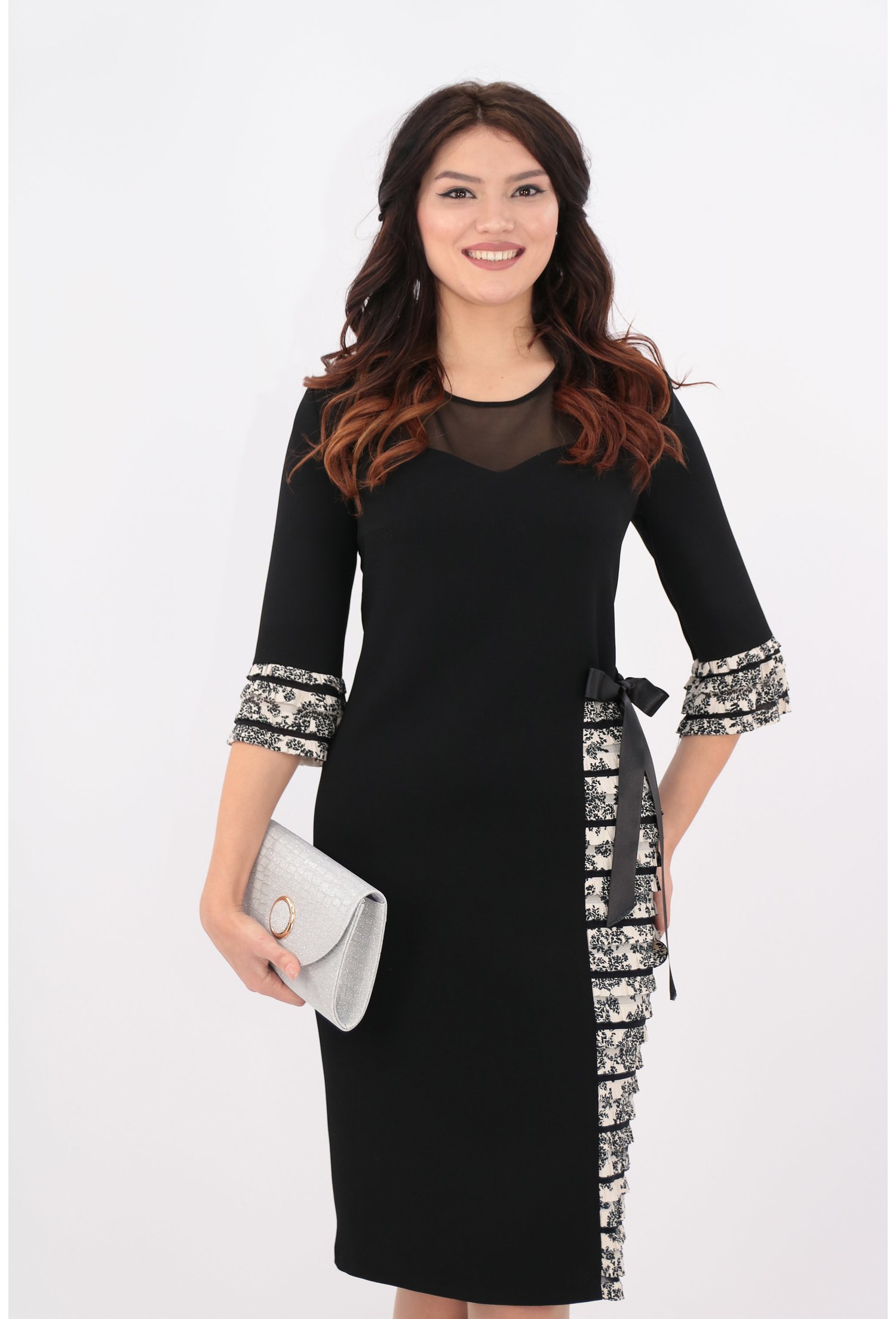 Rochie neagra cu volanase ivory si fundita