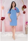 Rochie office bleu accesorizata cu brosa