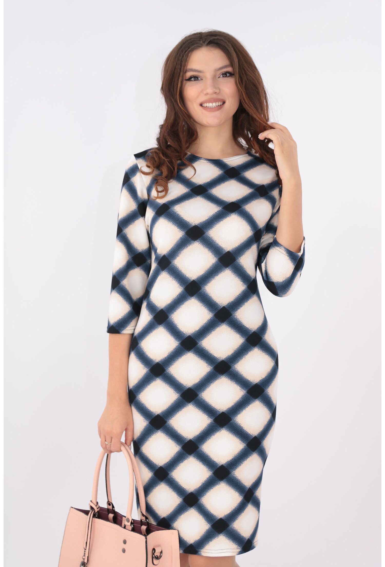 Rochie office crem cu romburi bleumarin