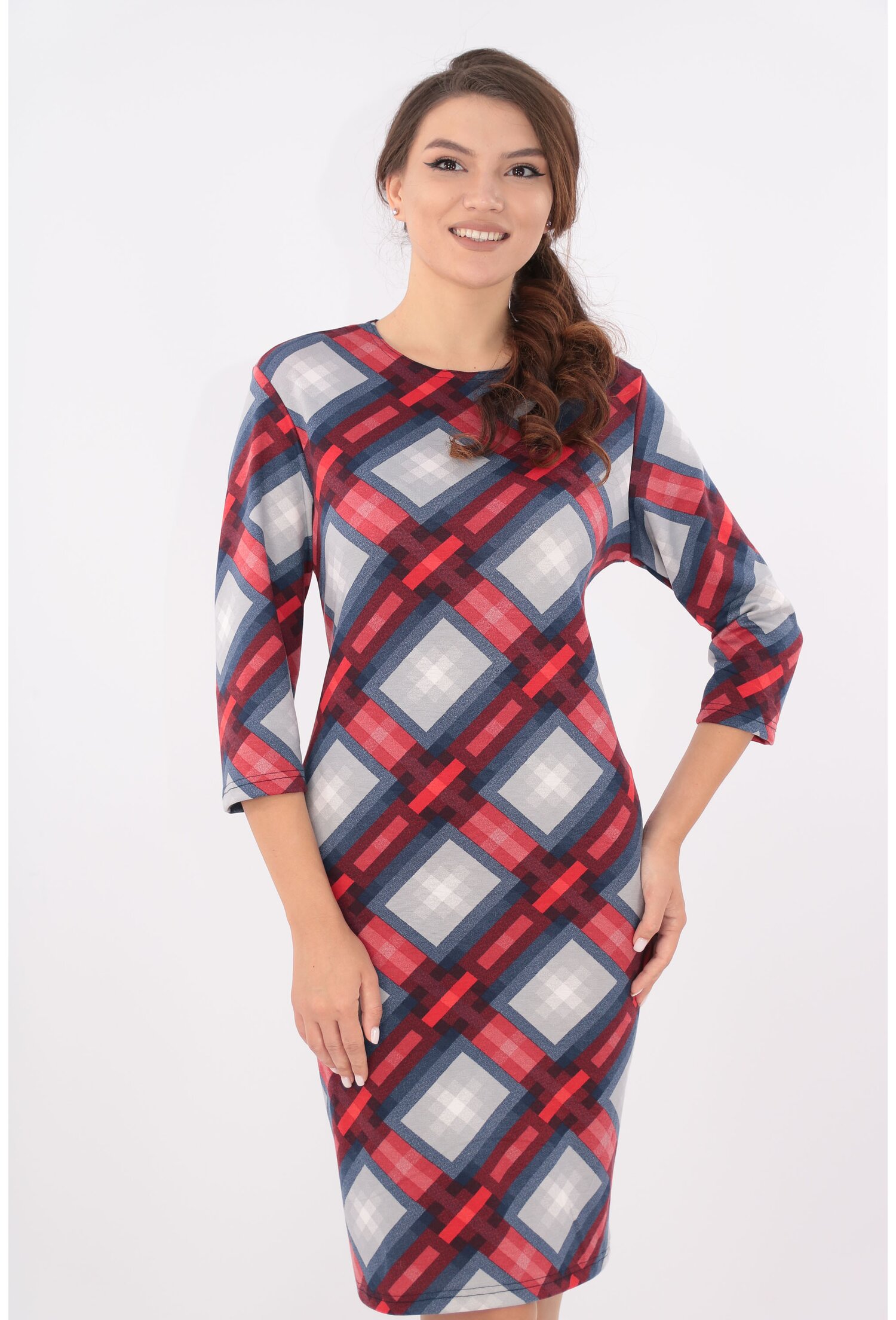 Rochie office gri cu romburi maxi rosii si bleumarin