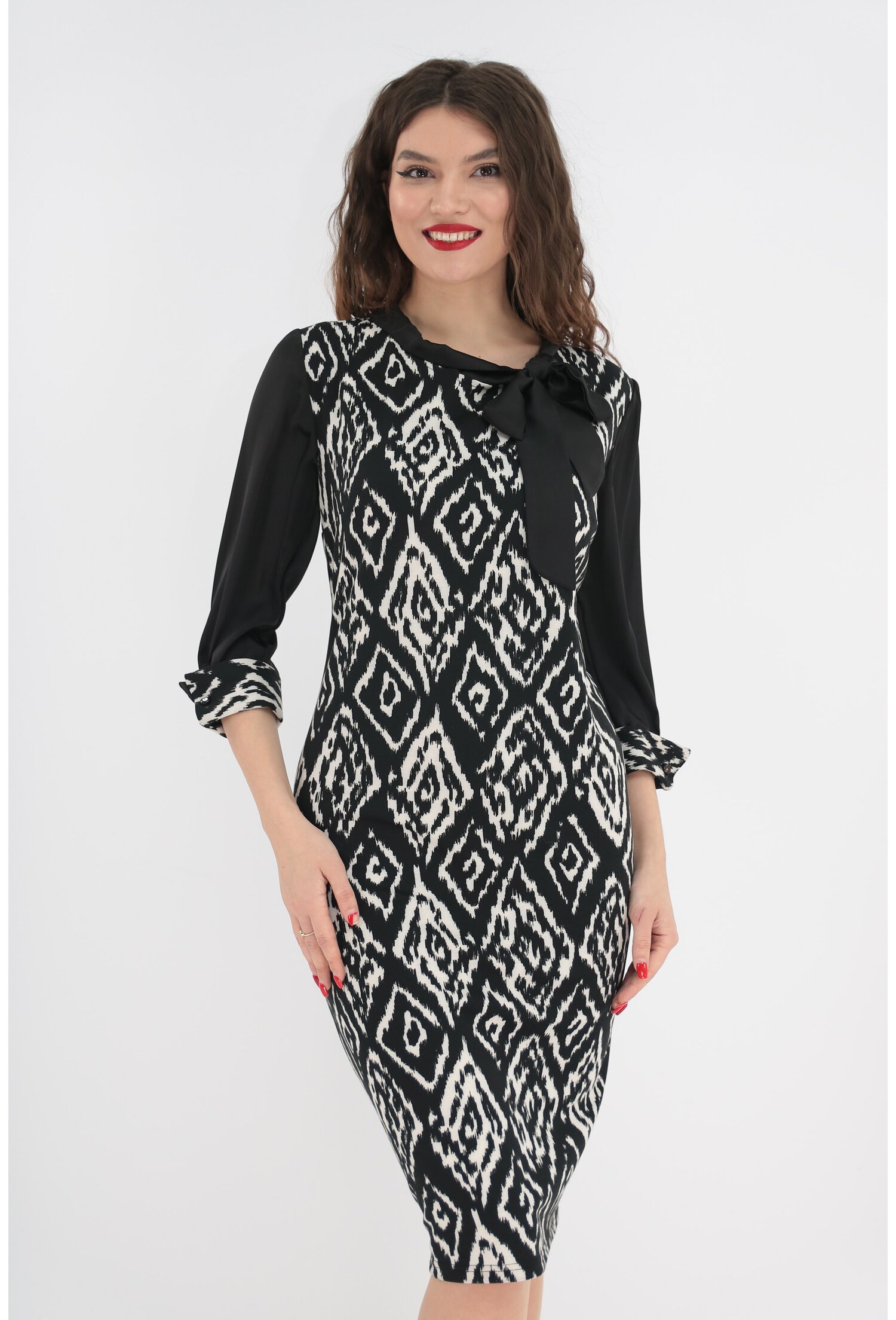 Rochie office neagra cu print si maneci si esarfa din voal negru