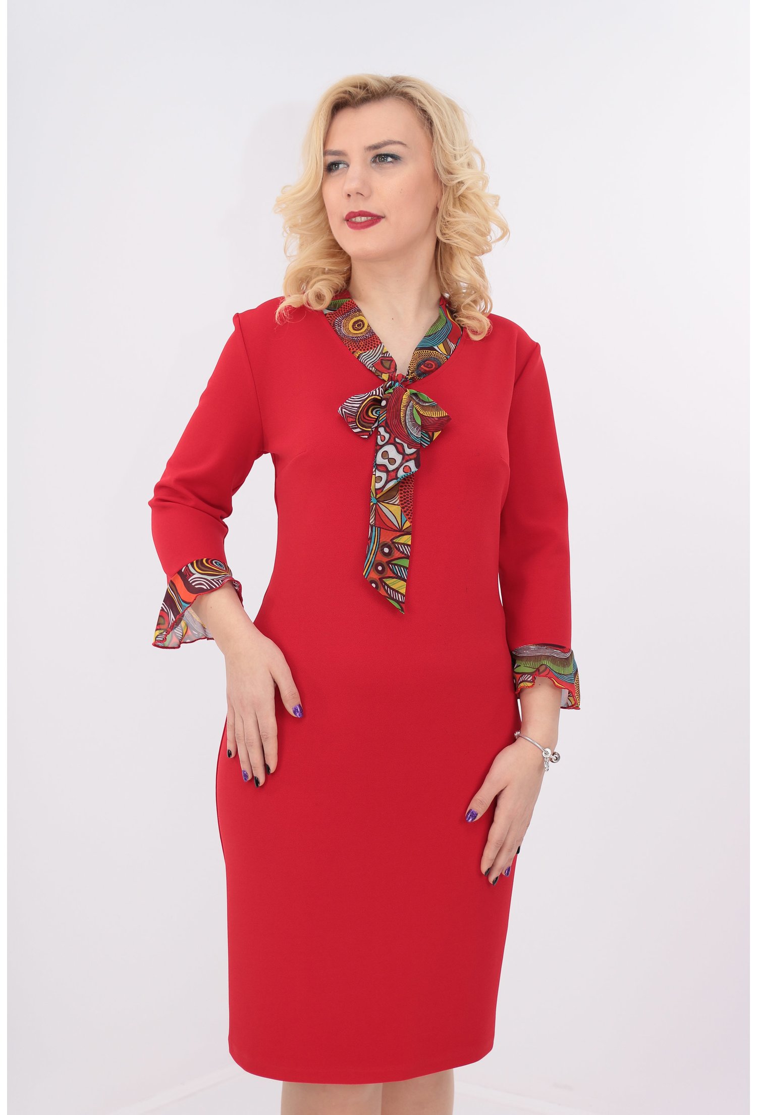 Rochie rosie cu esarfa multicolora