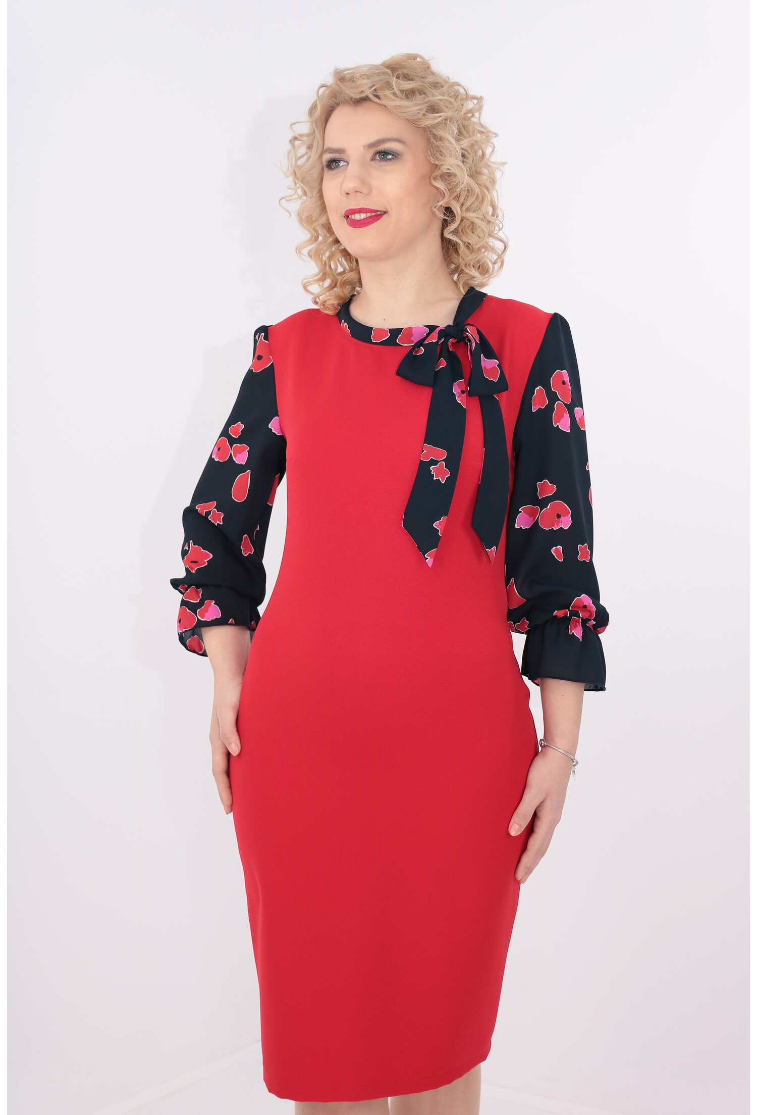 Rochie rosie cu maneci si esarfa din voal bleumarin